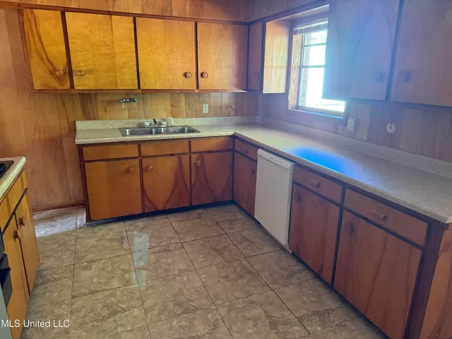 $1,375 | 2214 Pine Avenue, Gulfport, MS 39501