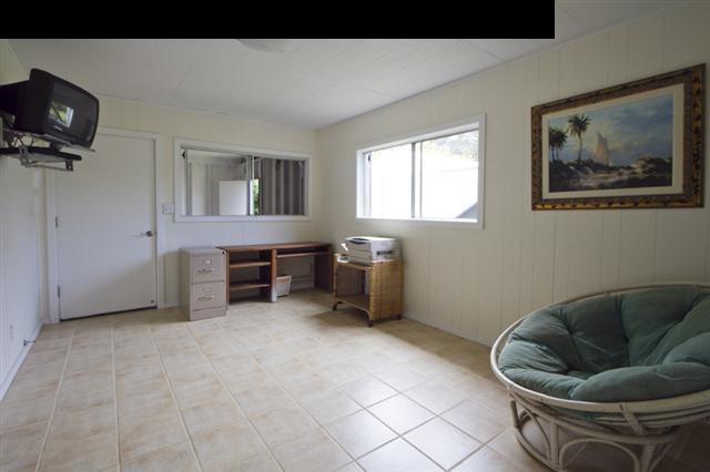 40 Kapuai Road Haiku, HI 96708 - Photo 18 of 29 a room with furniture and a flat screen tv