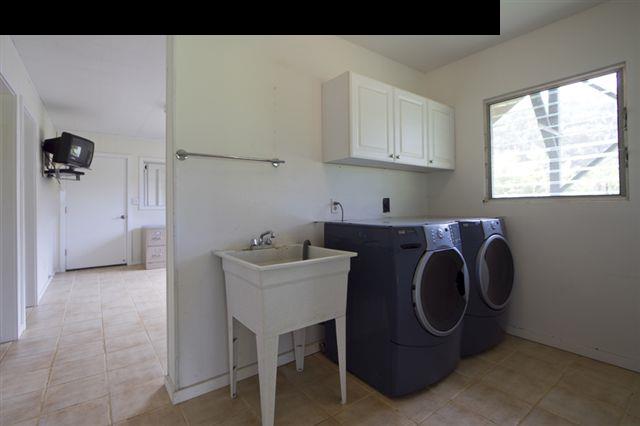 40 Kapuai Road Haiku, HI 96708 - Photo 20 of 29 a utility room with closet dryer and washer