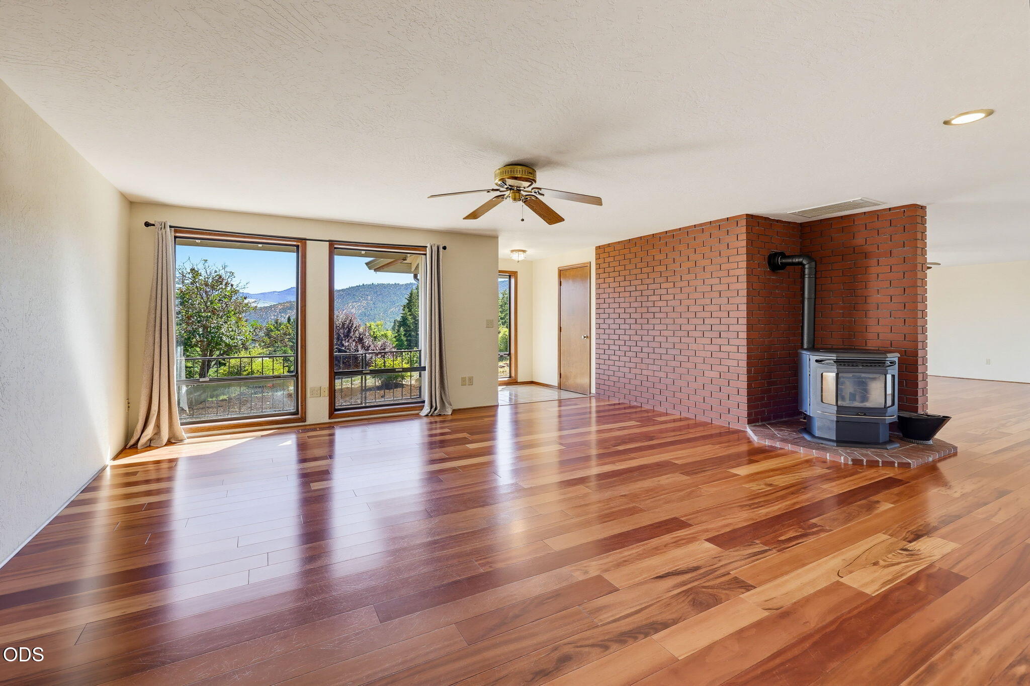 174 Hummingbird Lane Talent, OR 97540 - Photo 4 of 101