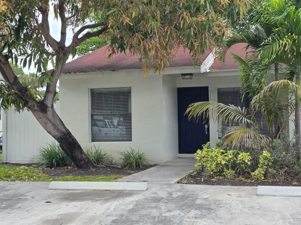 $2,350 | 3769 Mil-Race Court, Greenacres, FL 33463