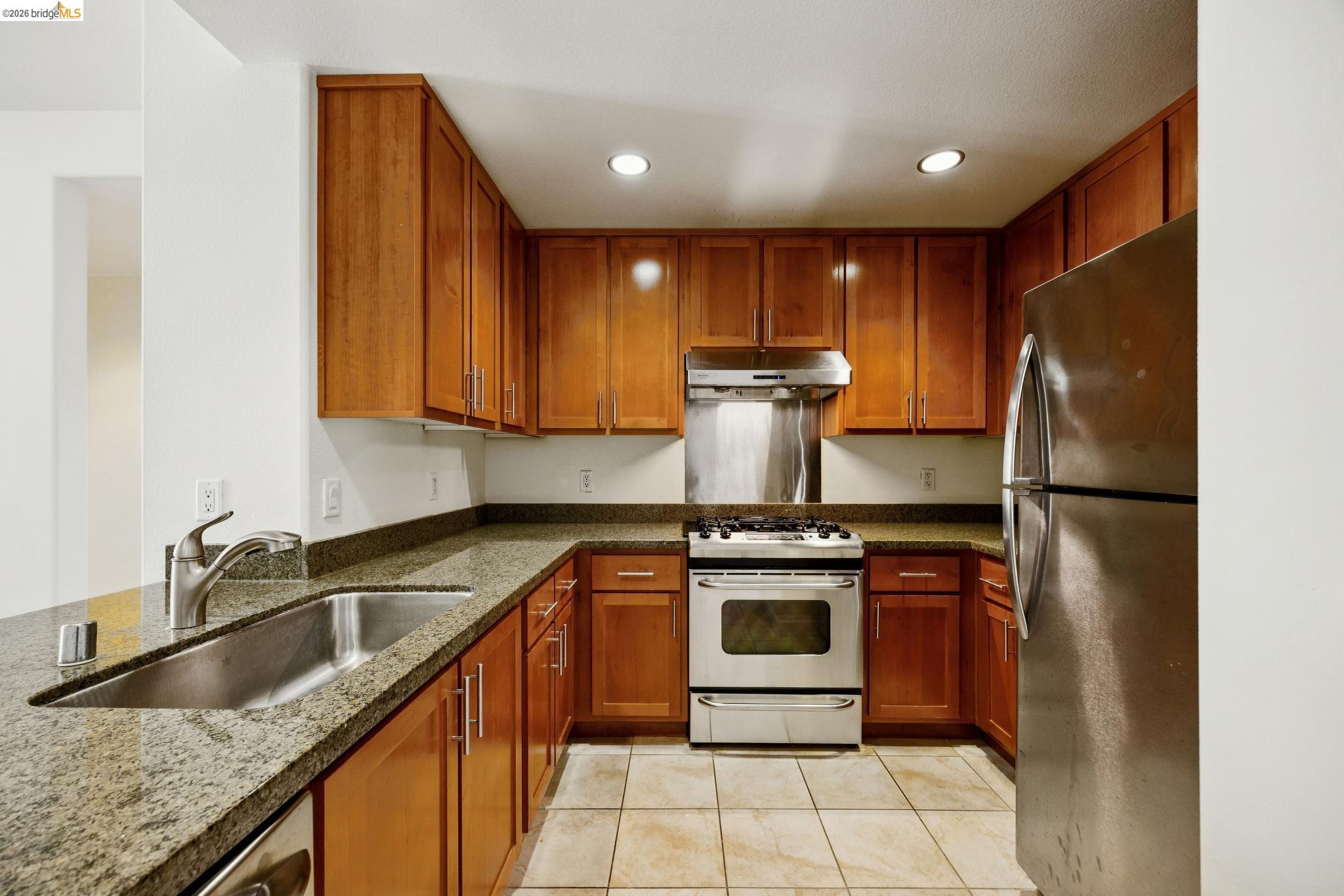 423 7th Street, Unit 506 Oakland, CA 94607 - Photo 9 of 30