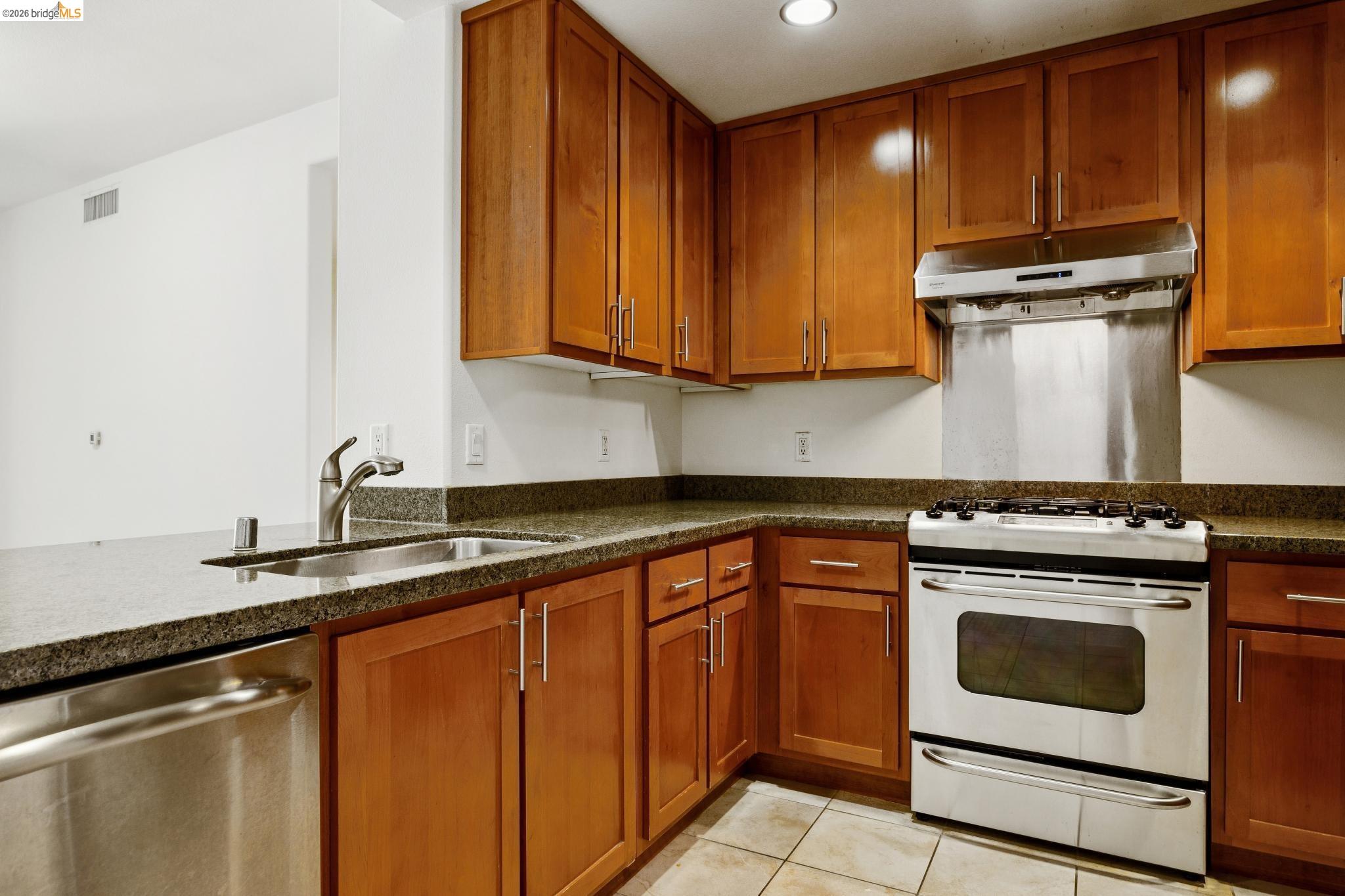 423 7th Street, Unit 506 Oakland, CA 94607 - Photo 10 of 30