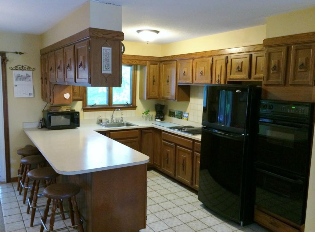 Spacious kitchen with tile...