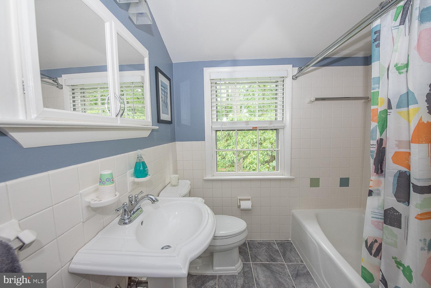 610 Timber Lane Devon, PA 19333 - Photo 24 of 35 Second Floor Full Bathroom