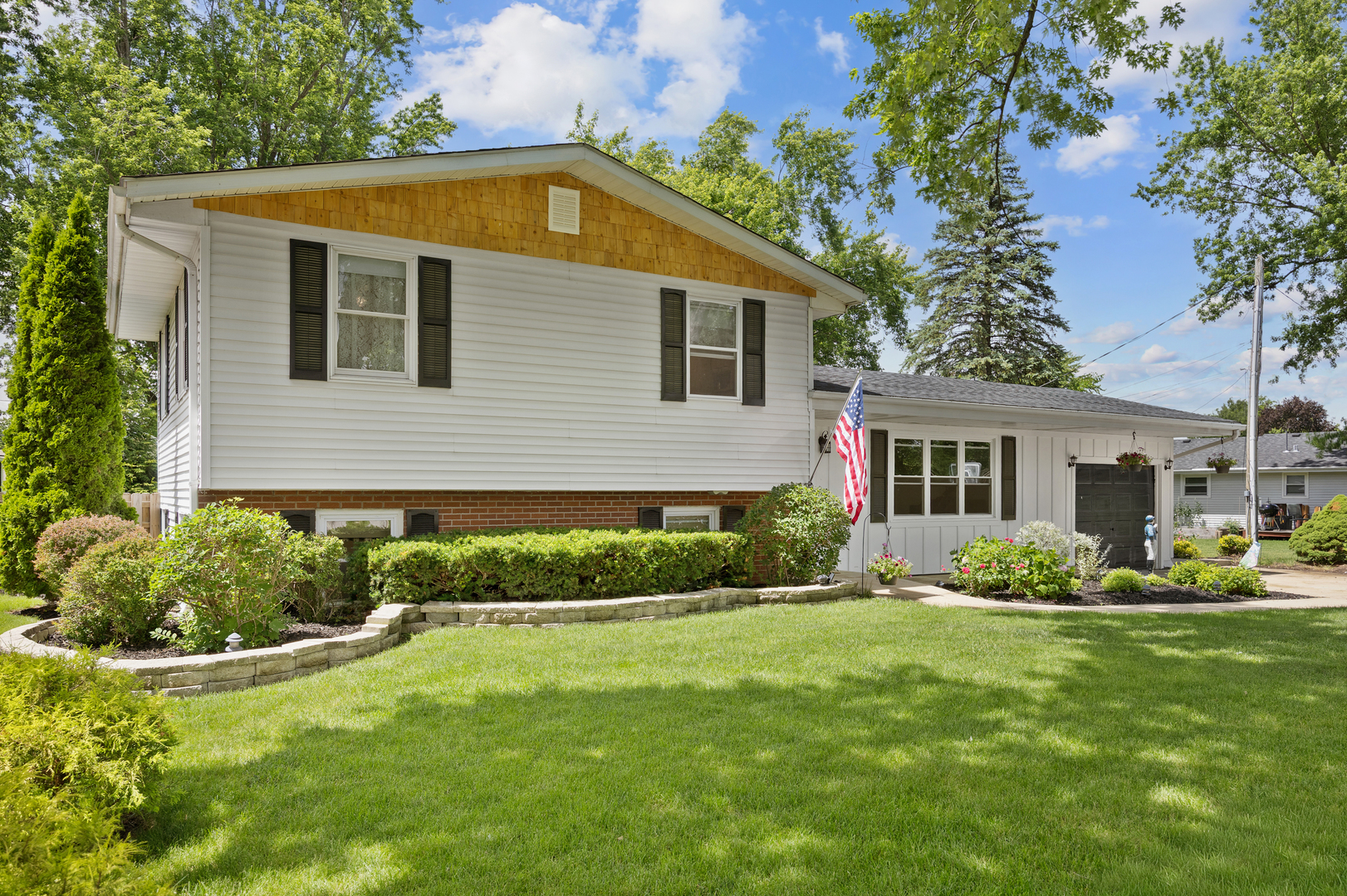 586 Aztec Drive Carol Stream, IL 60188 - Photo 2 of 26