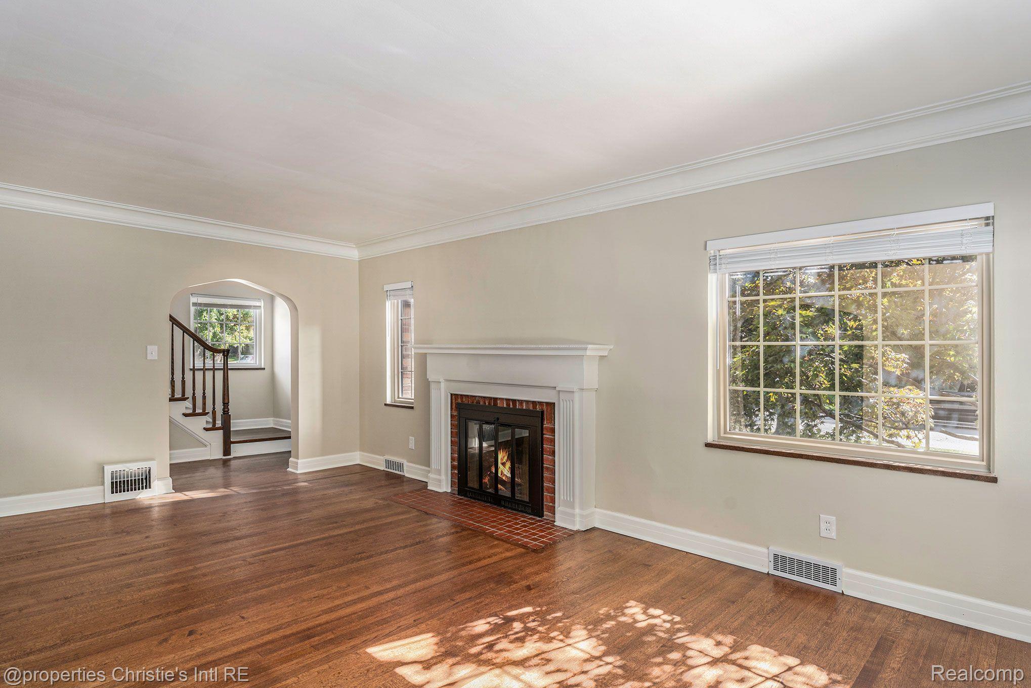 302 Moran Road Grosse Pointe, MI 48236 - Photo 5 of 38 Gallery Image 5