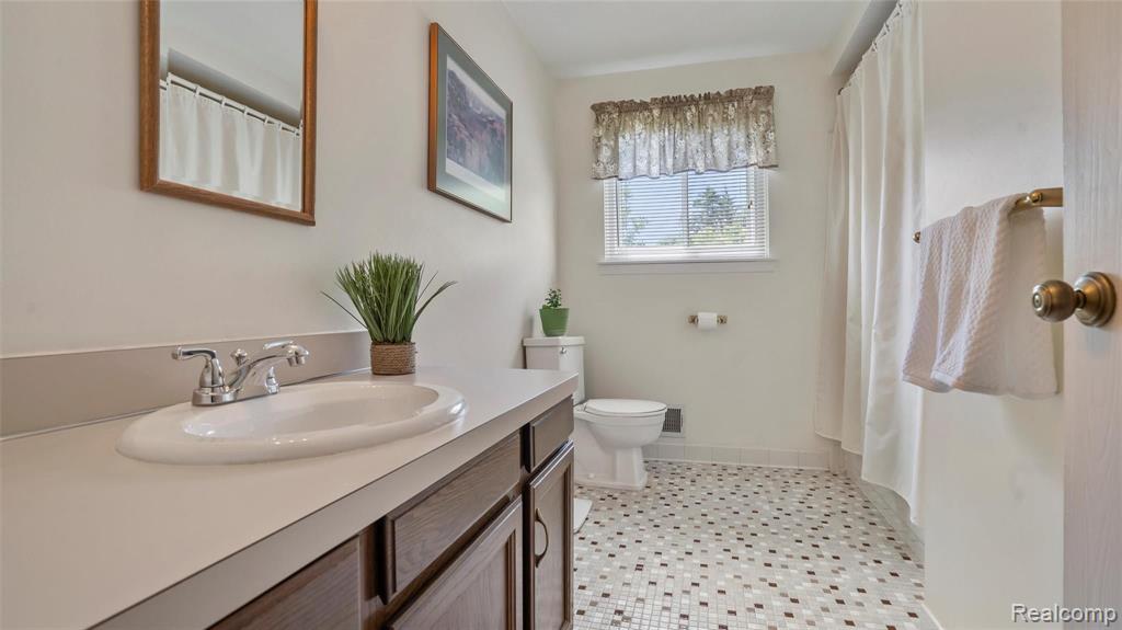 815 Dickson Lane Rochester Hills, MI 48307 - Photo 21 of 32