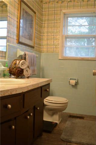 86 Sears Roebuck Road Tullahoma, TN 37388 - Photo 9 of 16 The Full Bath offers a nice vanity area & a combo tub/shower.