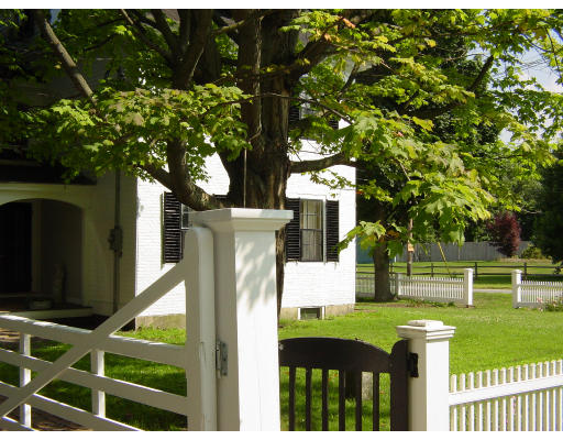 250 7 Bridge Road Lancaster, MA 01523 - Photo 4 of 5 a view of outdoor space and yard