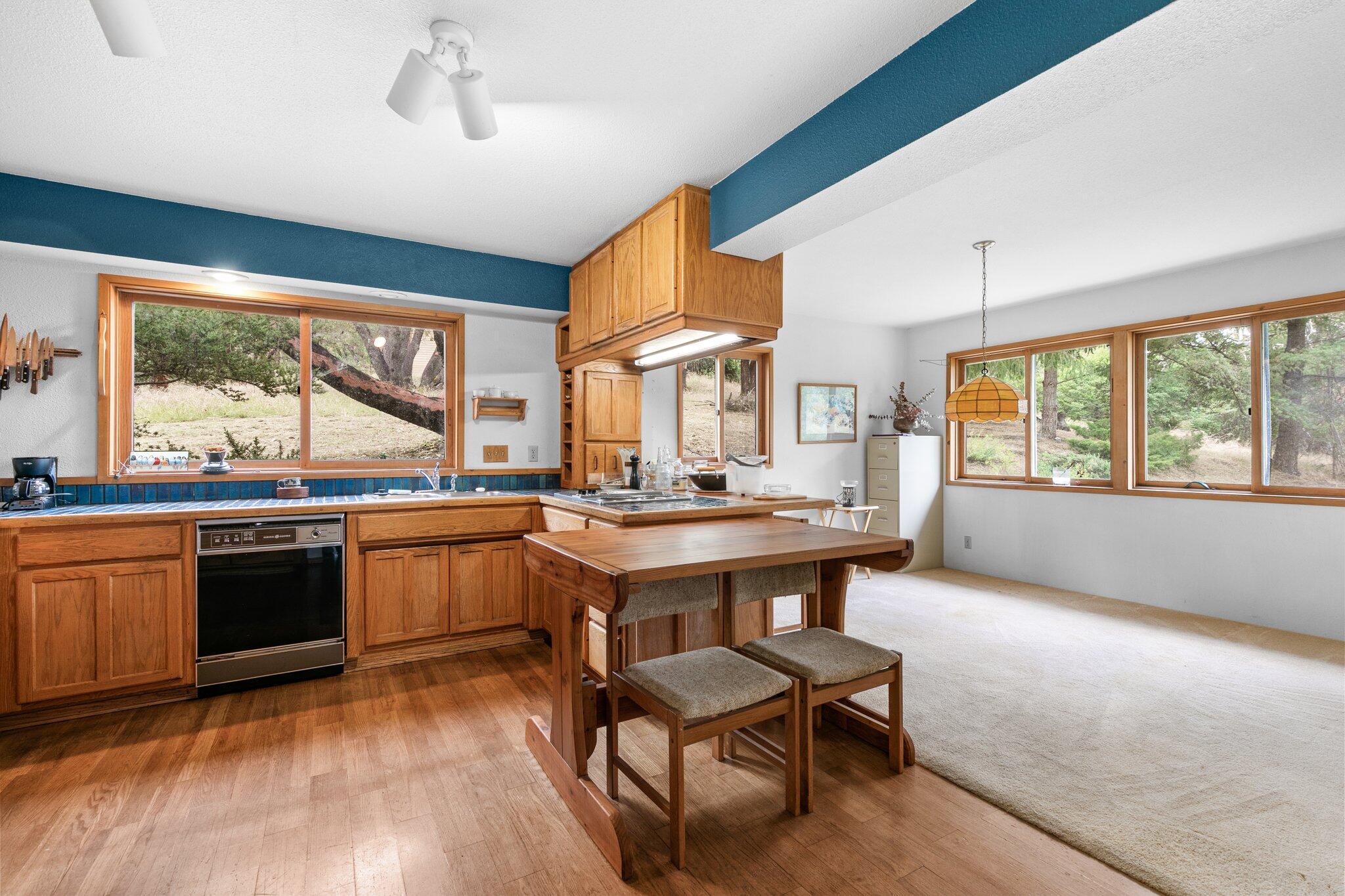 8025 Rapp Lane Talent, OR 97540 - Photo 8 of 40 8-web-or-mls-IMGM1430
