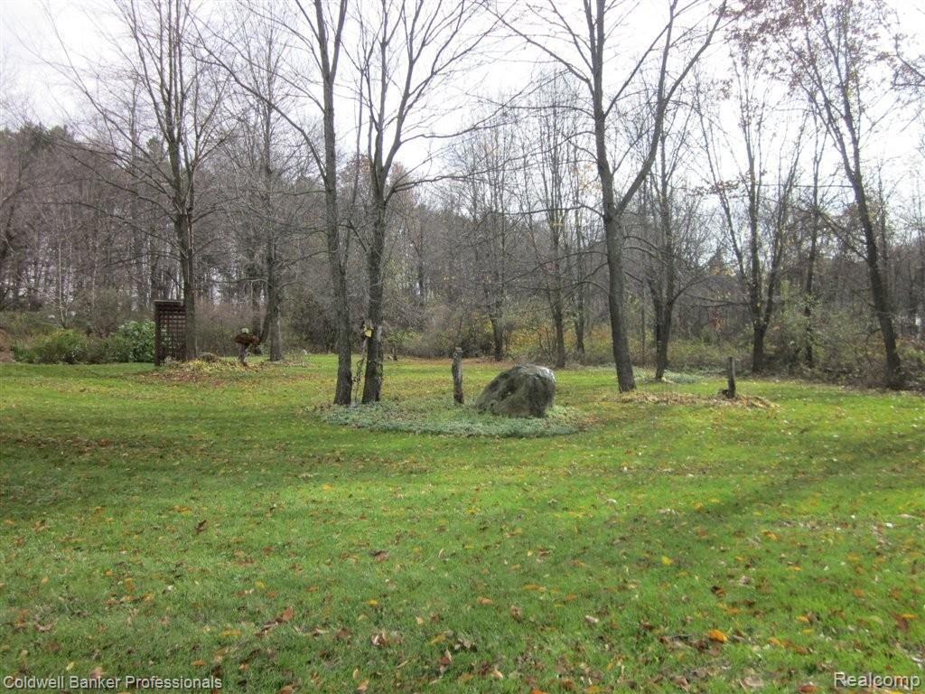 8335 Kier Road Clarkston, MI 48348 - Photo 39 of 42 Another View of Yard