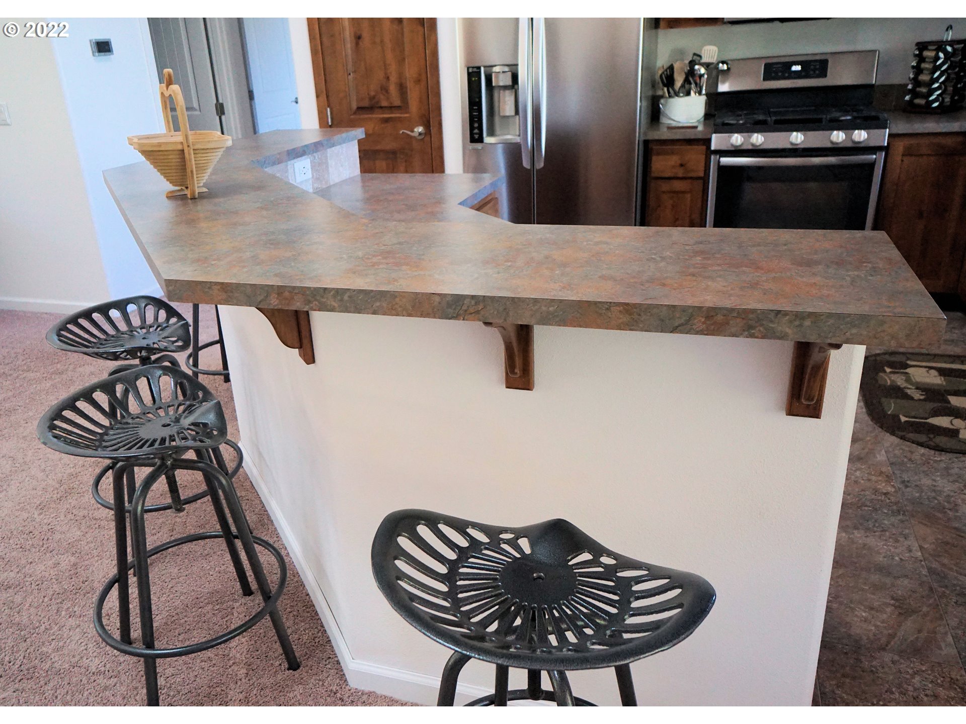 21459 South Jubb Road Estacada, OR 97023 - Photo 7 of 32 a kitchen with a table chairs and stove