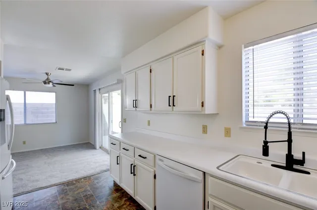 $2,100 | 8216 Carmen Boulevard, Las Vegas, NV 89128