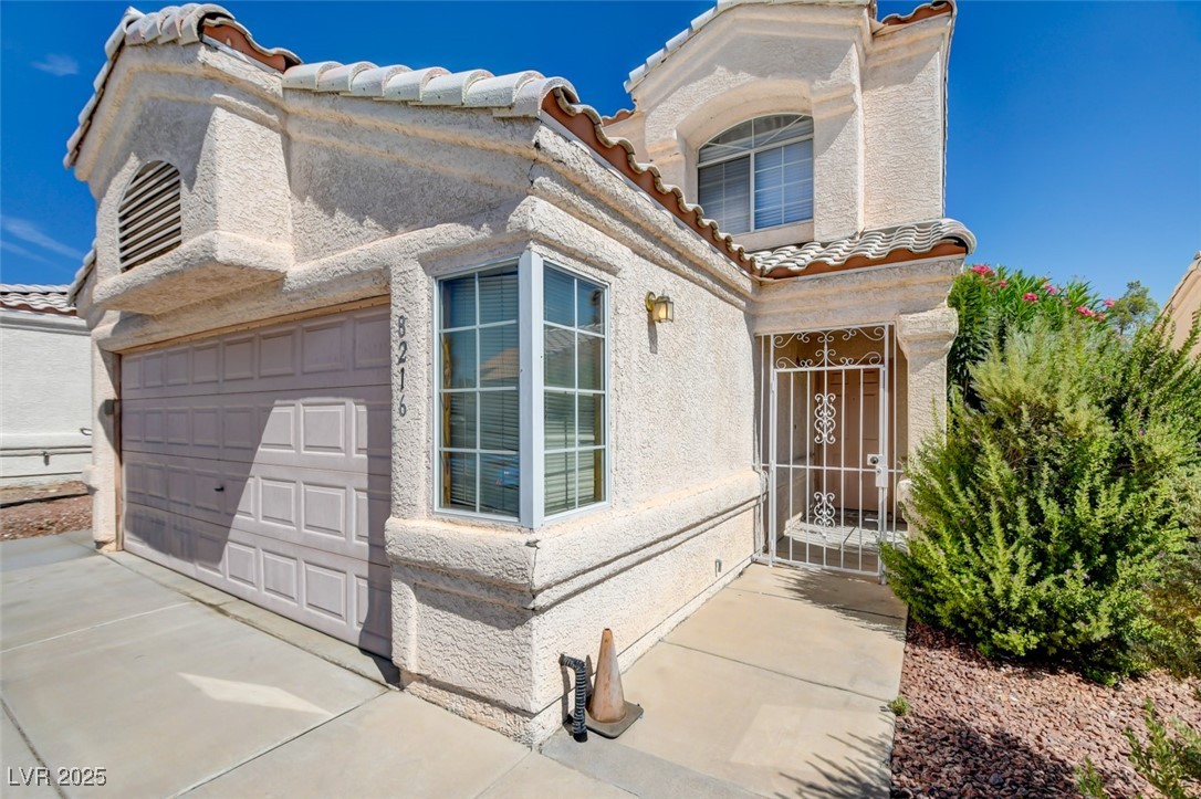 8216 Carmen Boulevard Las Vegas, NV 89128 - Photo 4 of 32