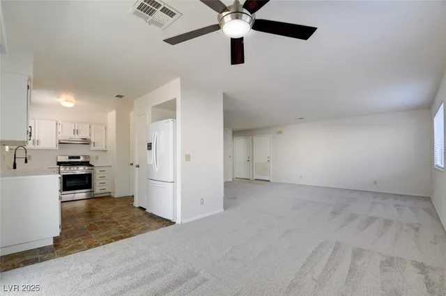 $2,100 | 8216 Carmen Boulevard, Las Vegas, NV 89128