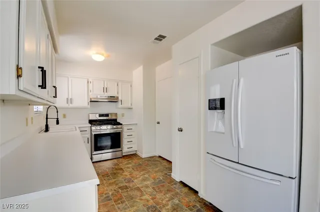 $2,100 | 8216 Carmen Boulevard, Las Vegas, NV 89128