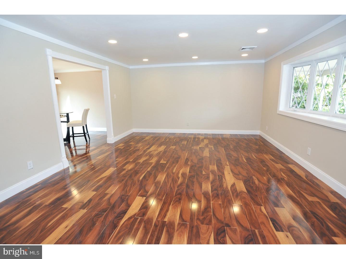 520 Cushmore Road Southampton, PA 18966 - Photo 4 of 19 Living Room
