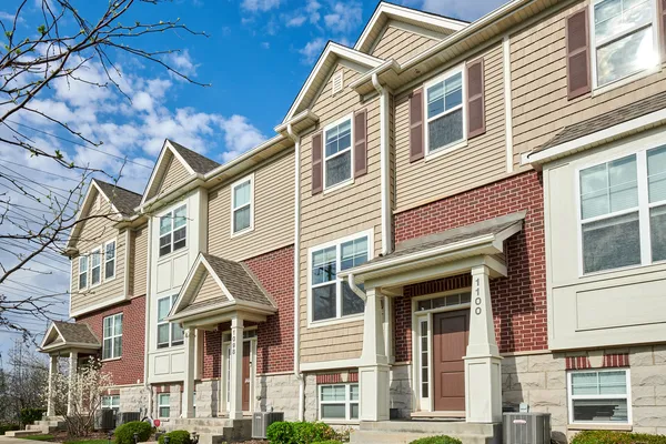 $425,000 | 1100 Evergreen Avenue, Des Plaines, IL 60016