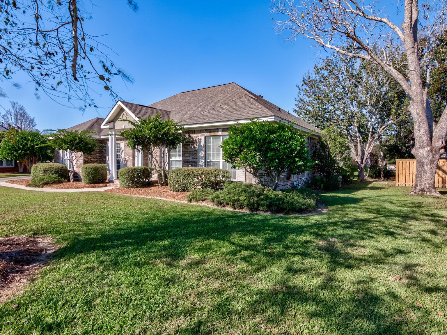 106 Conti Court Fairhope, AL 36532 - Photo 2 of 44