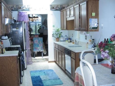 48471 Cheyenne Utica, MI 48315 - Photo 7 of 12 31270973-6.JPG