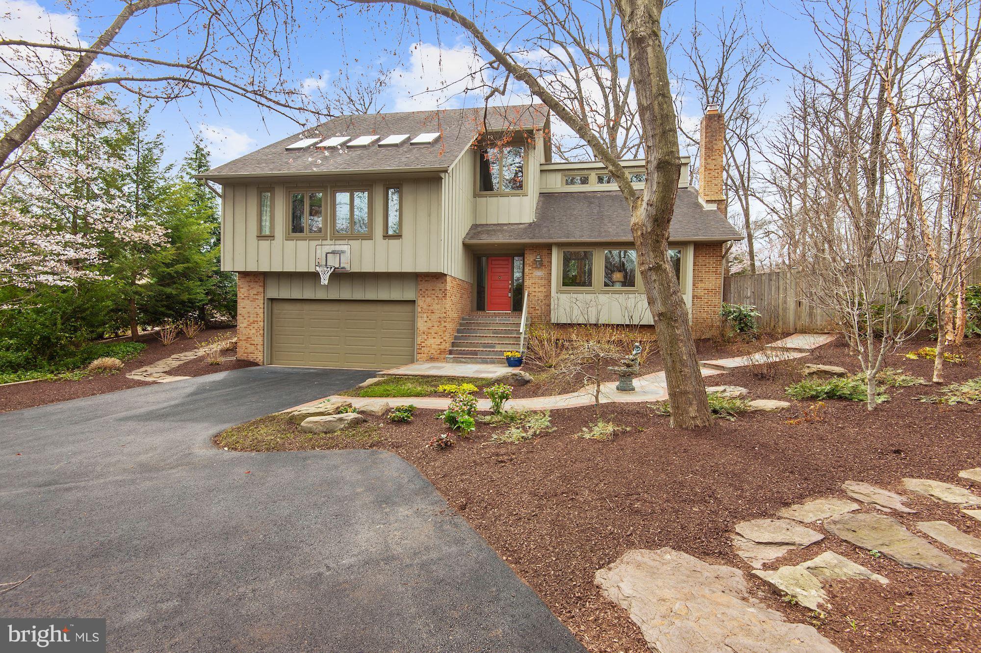 7327 Hooking Road McLean, VA 22101 - Photo 1 of 30 Exterior (Front)