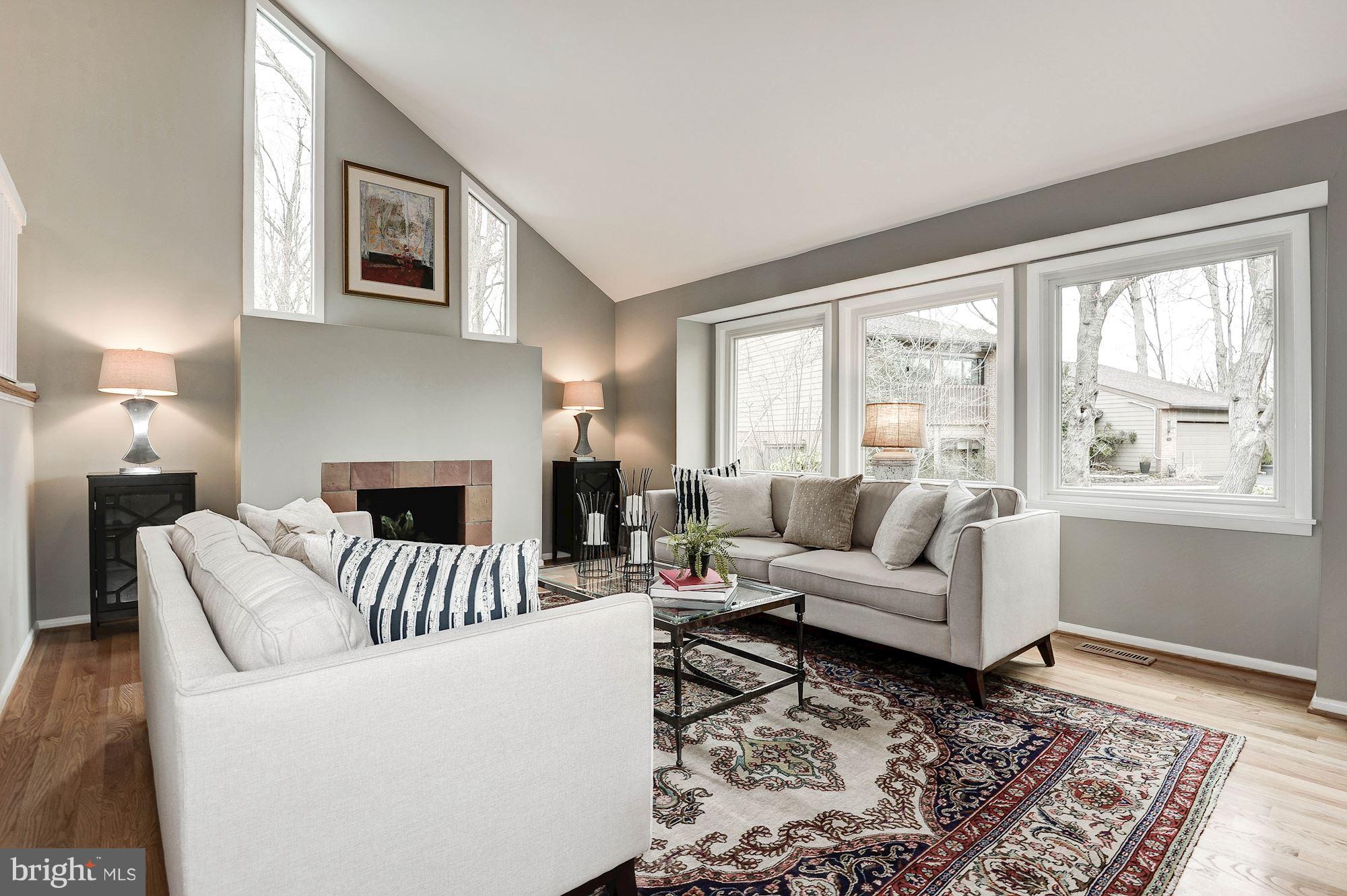 7327 Hooking Road McLean, VA 22101 - Photo 2 of 30 Living Room