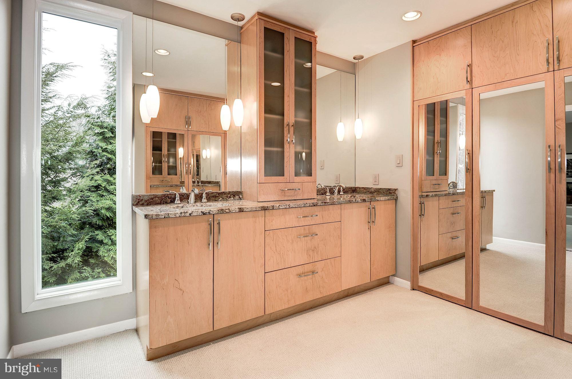 7327 Hooking Road McLean, VA 22101 - Photo 16 of 30 Dressing area