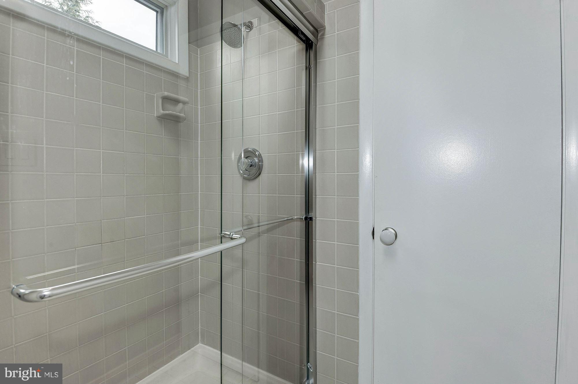 7327 Hooking Road McLean, VA 22101 - Photo 18 of 30 Bath (Master)