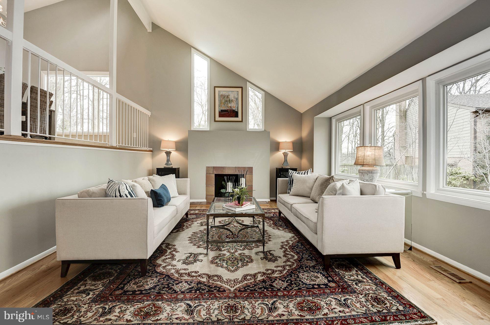 7327 Hooking Road McLean, VA 22101 - Photo 3 of 30 Living Room