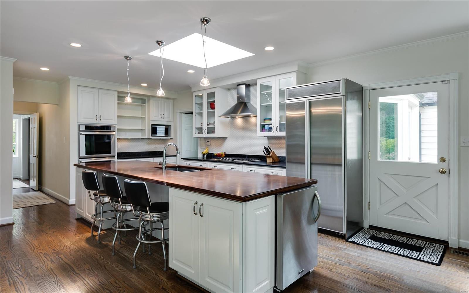 9043 Ladue Road St. Louis, MO 63124 - Photo 14 of 47