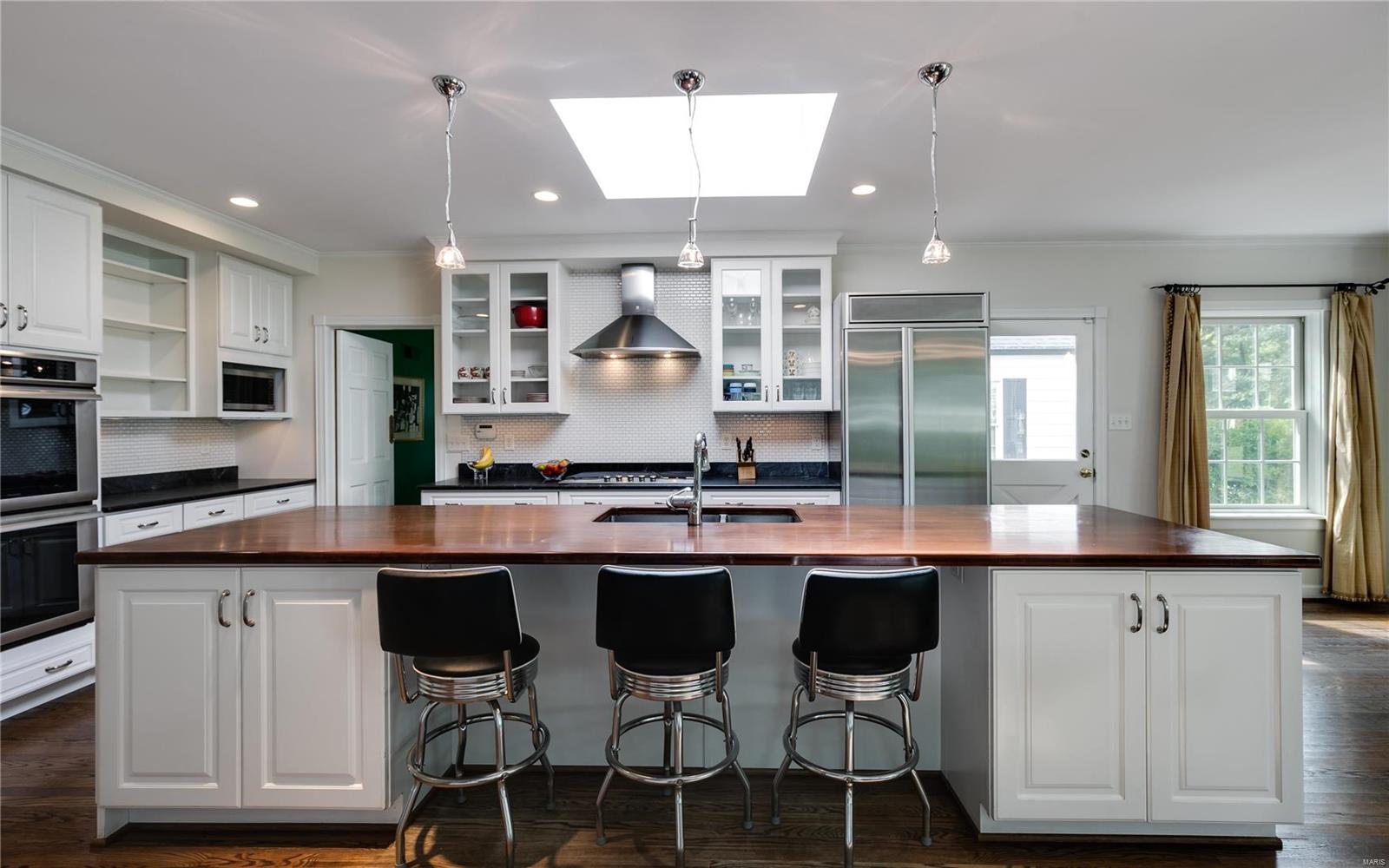 9043 Ladue Road St. Louis, MO 63124 - Photo 15 of 47