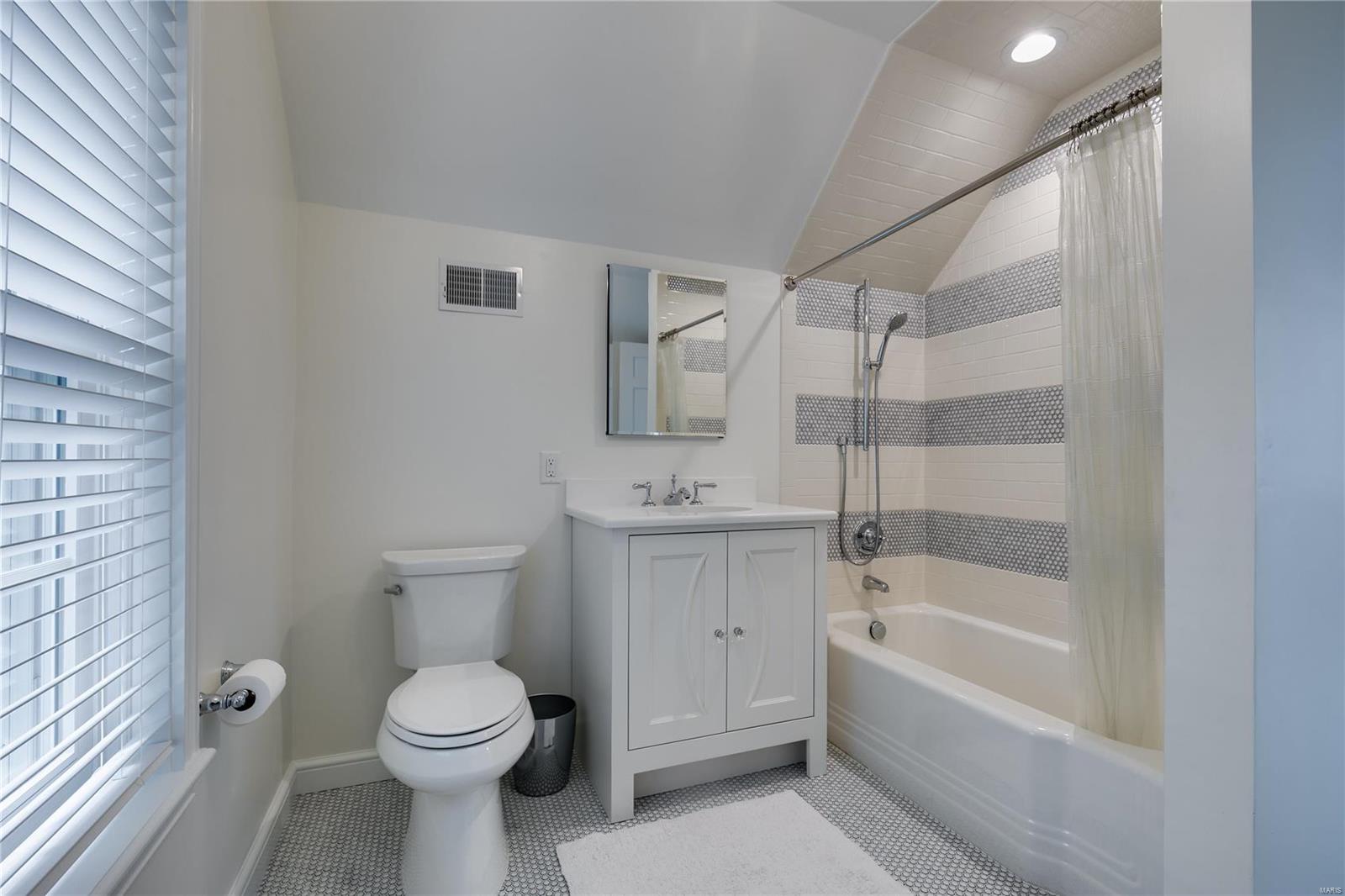 9043 Ladue Road St. Louis, MO 63124 - Photo 37 of 47