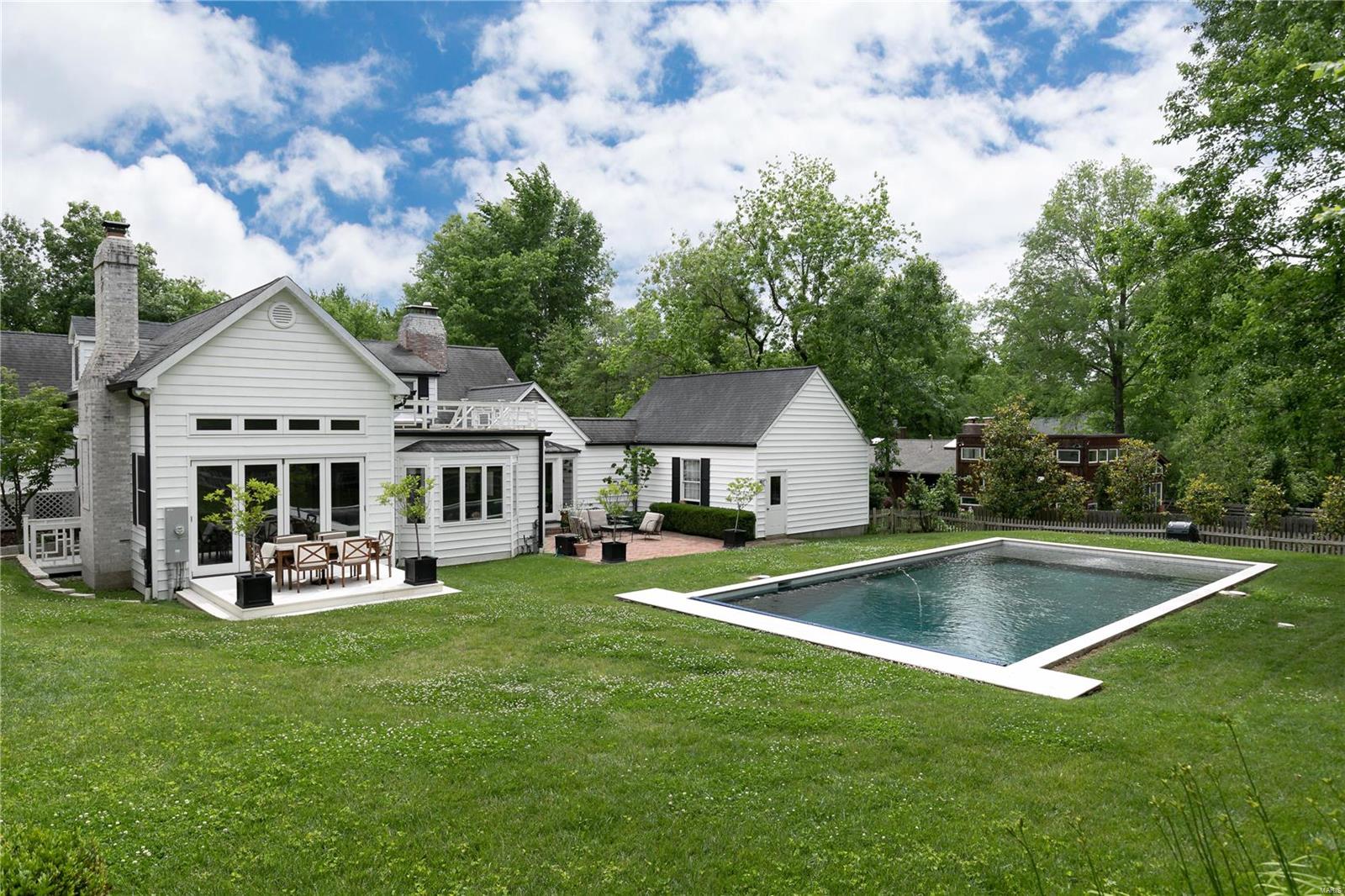 9043 Ladue Road St. Louis, MO 63124 - Photo 6 of 47