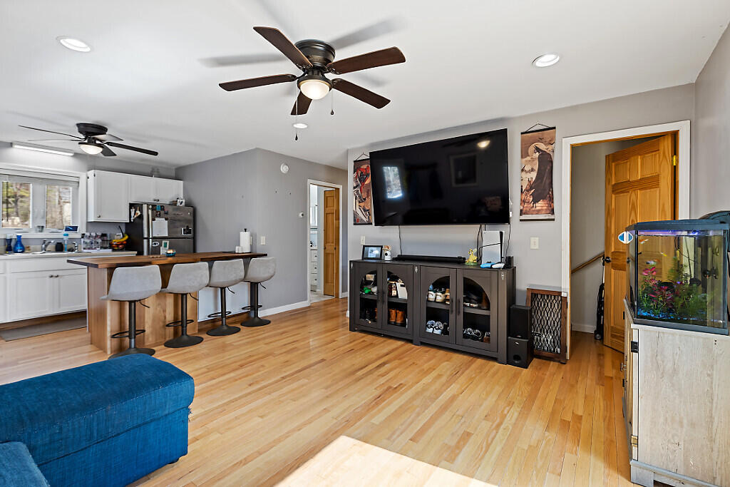 414 Litchfield Road Farmingdale, ME 04344 - Photo 9 of 27 Living Room