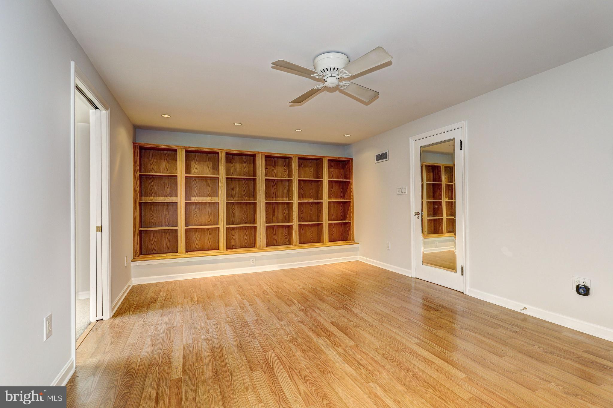 6336 Frederick Road Catonsville, MD 21228 - Photo 19 of 40 Family Room