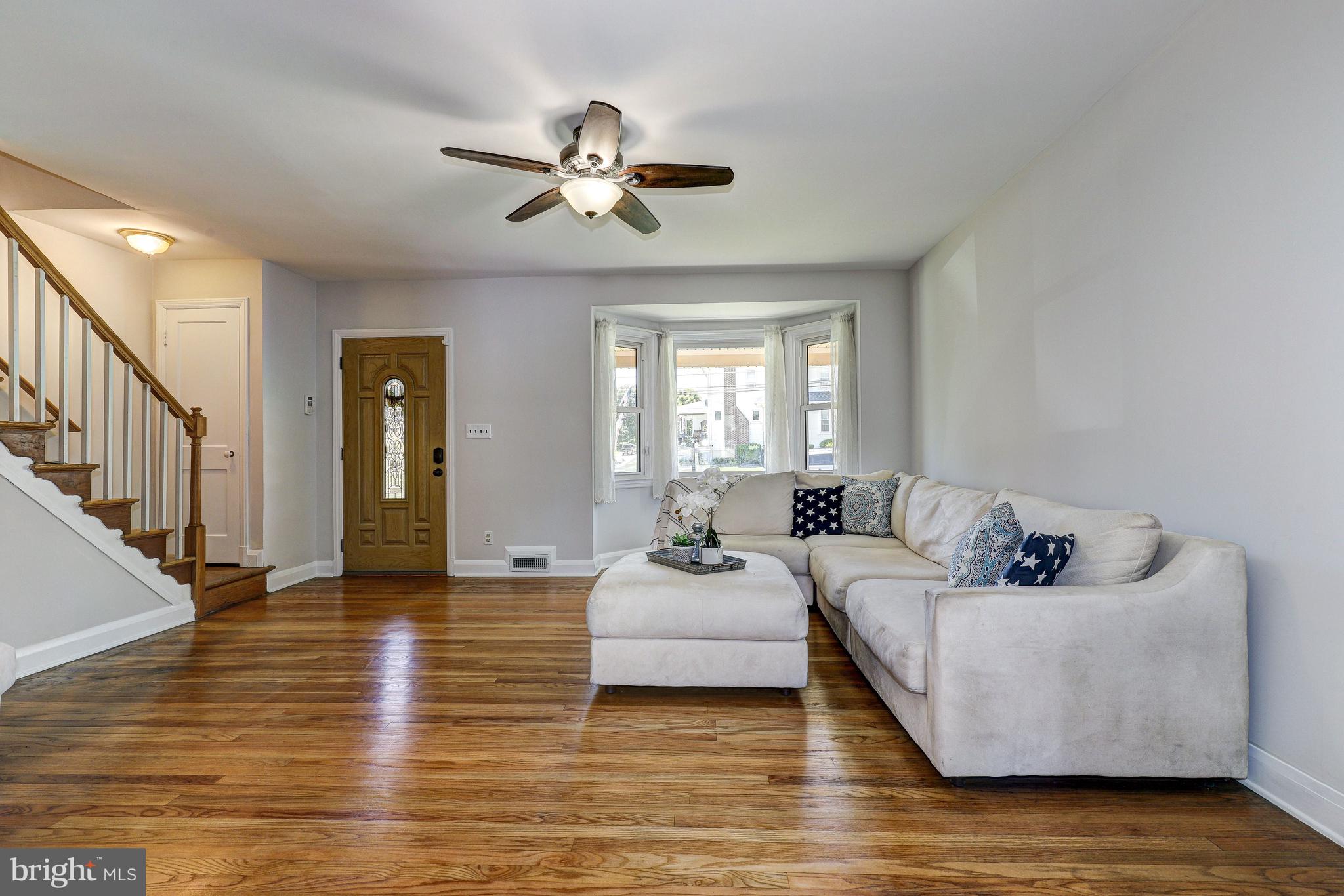 6336 Frederick Road Catonsville, MD 21228 - Photo 3 of 40 Living Room