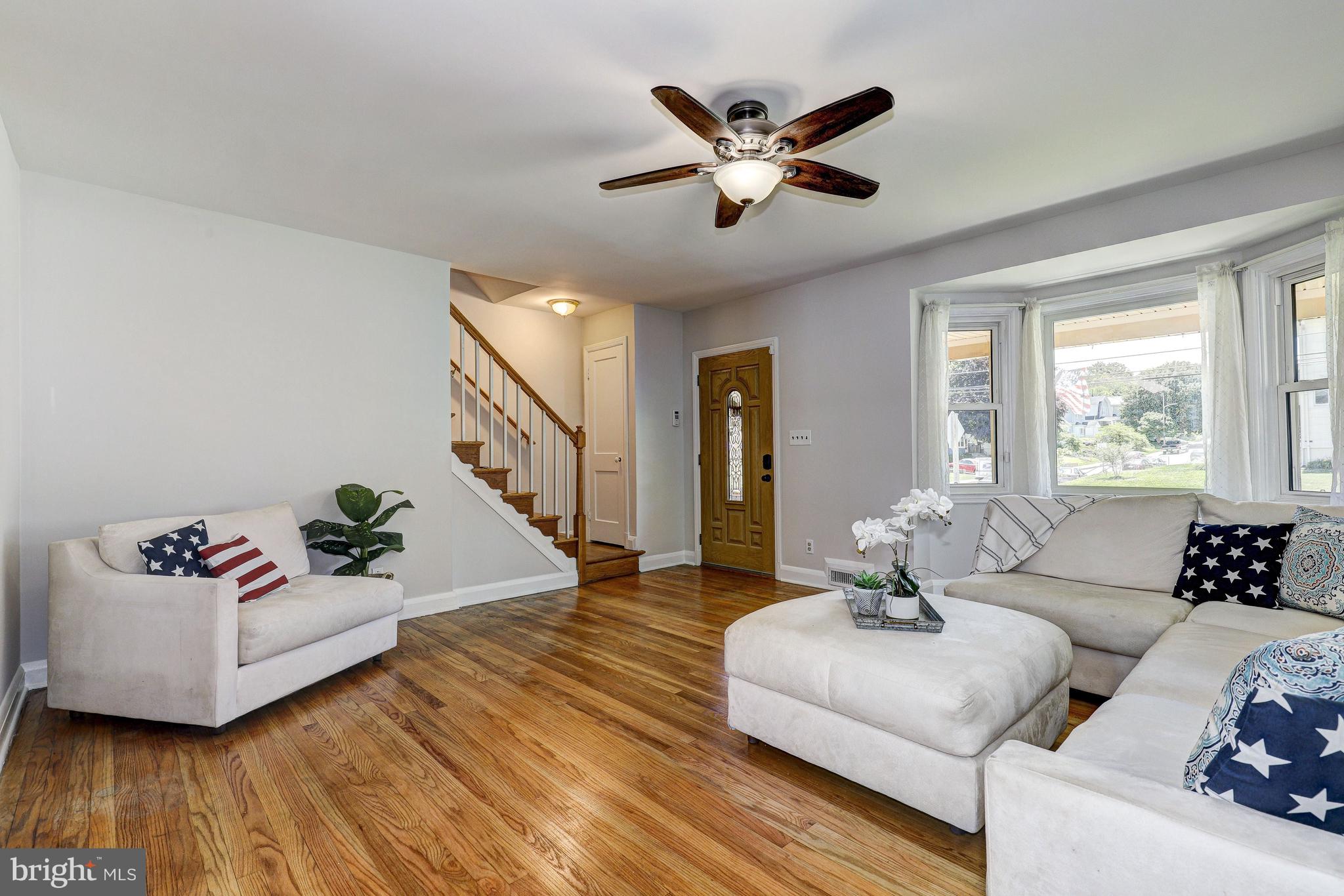6336 Frederick Road Catonsville, MD 21228 - Photo 4 of 40 Living Room