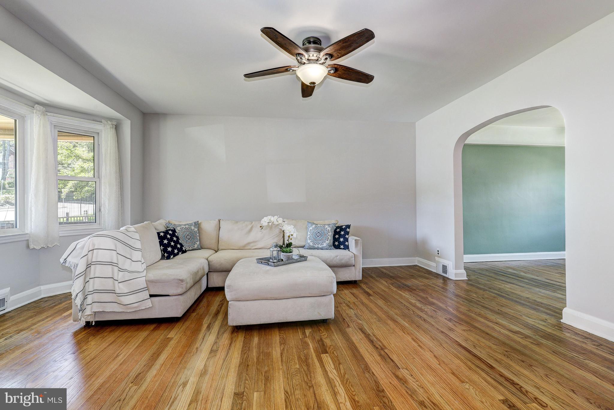 6336 Frederick Road Catonsville, MD 21228 - Photo 5 of 40 Living Room
