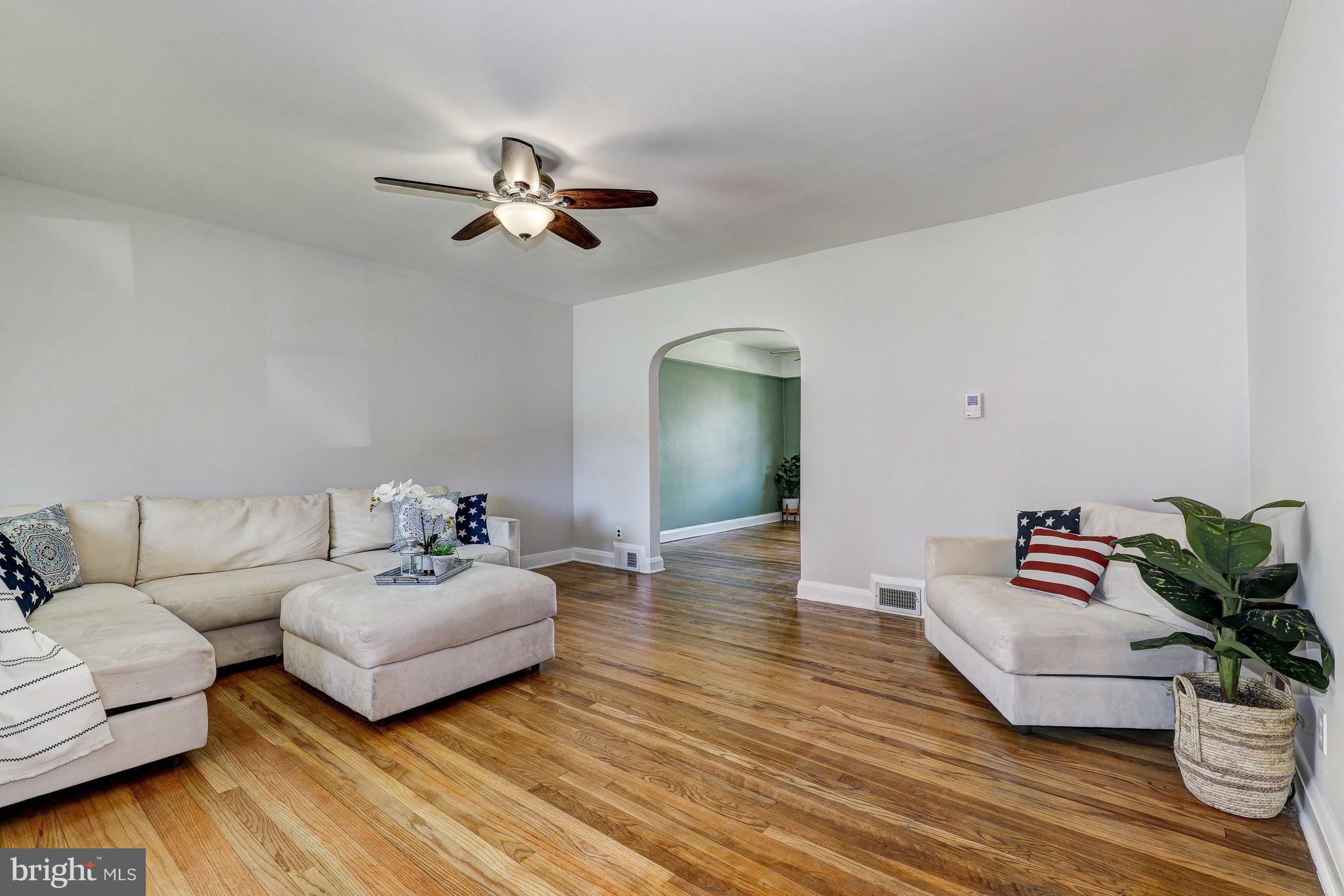 6336 Frederick Road Catonsville, MD 21228 - Photo 6 of 40 Living Room
