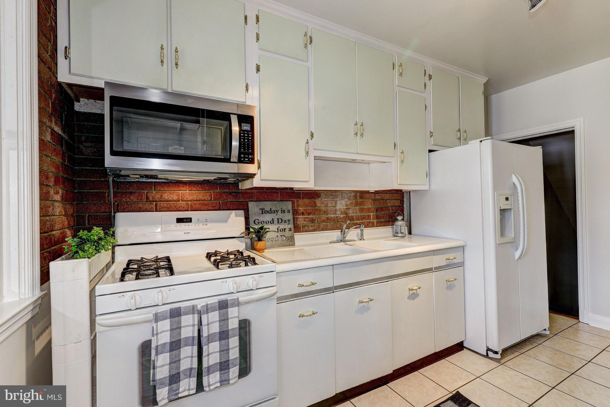 6336 Frederick Road Catonsville, MD 21228 - Photo 10 of 40 Eat-in Kitchen