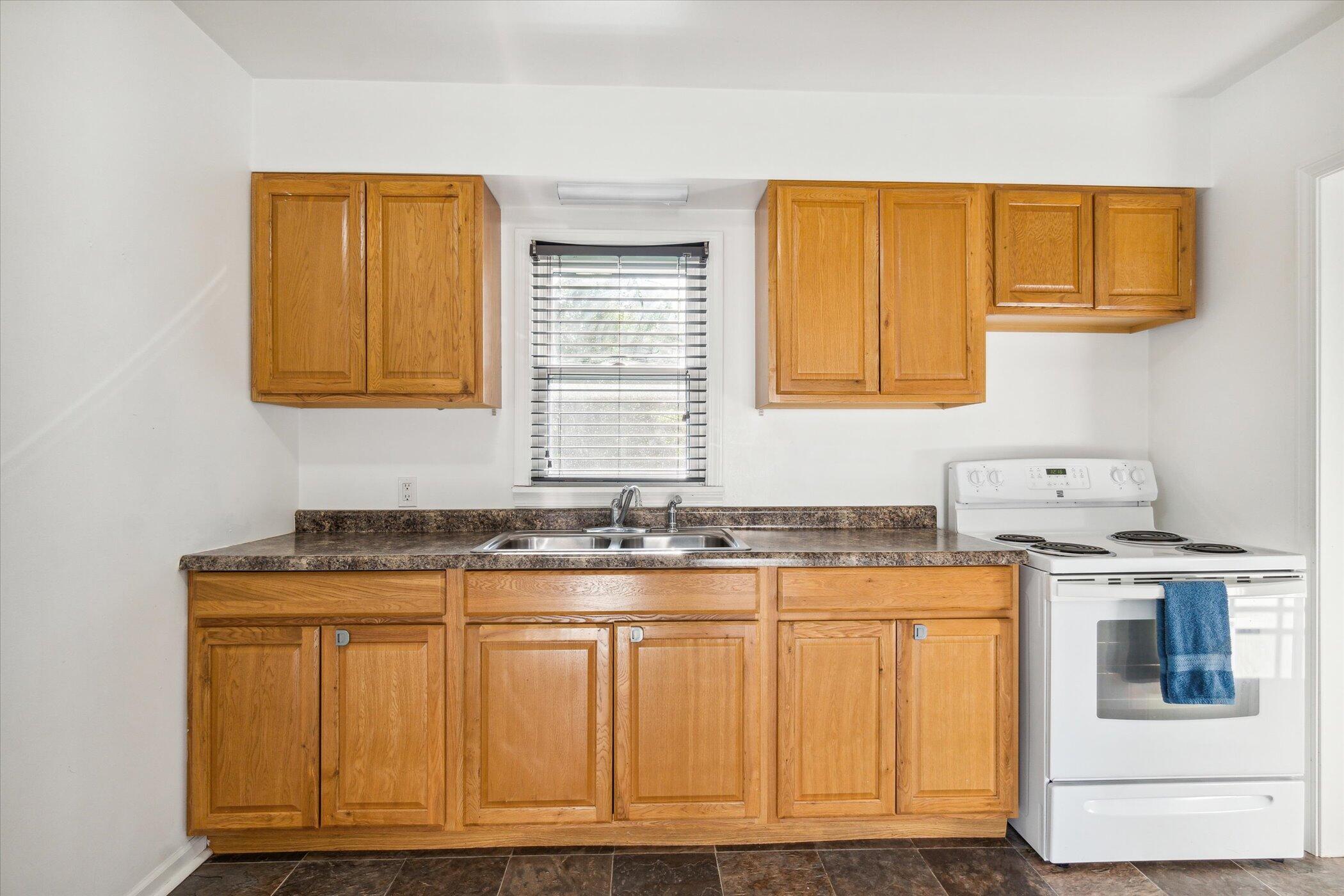 128 Ronald Road Jackson, MI 49203 - Photo 5 of 28 15-256-Ronald-Rd-Jackson-MI-49203-Window