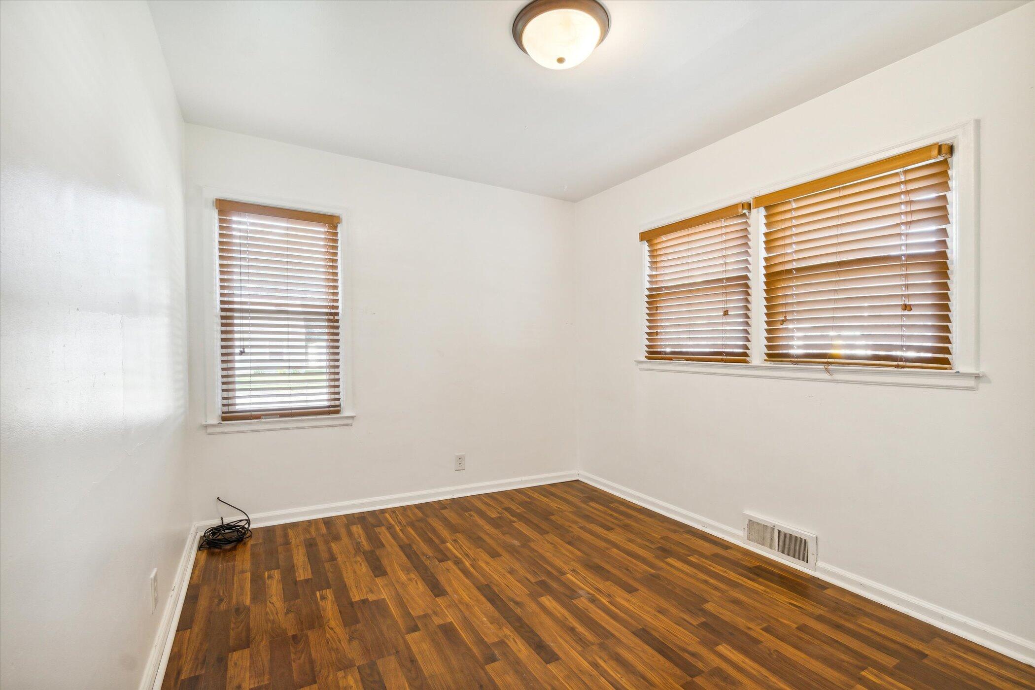 128 Ronald Road Jackson, MI 49203 - Photo 8 of 28 18-256-Ronald-Rd-Jackson-MI-49203-Window