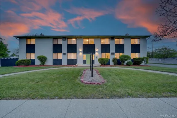 $990 | 1771 East Woodward Heights Boulevard, Unit 2, Hazel Park, MI 48030