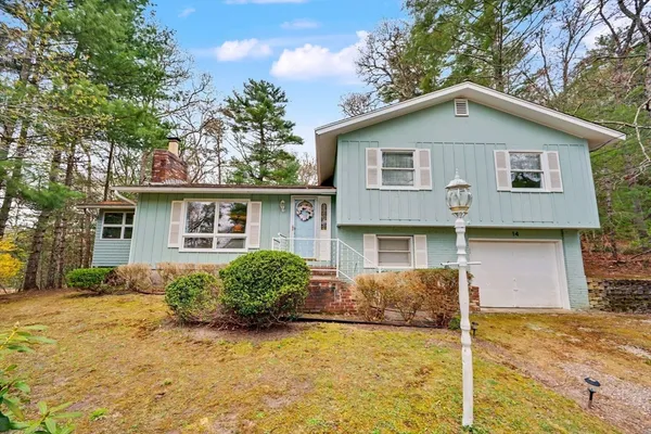 $525,000 | 14 Lakewood Drive, Mashpee, MA 02649