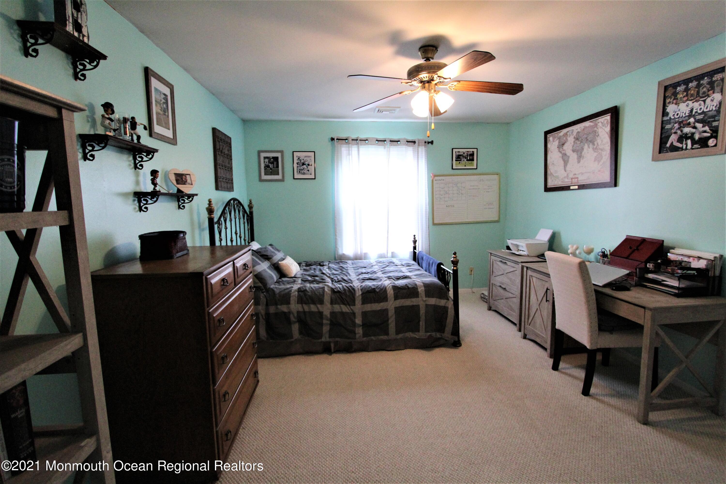 231 Atlantic Street, Unit 48 Keyport, NJ 07735 - Photo 28 of 32 a bedroom with a workspace