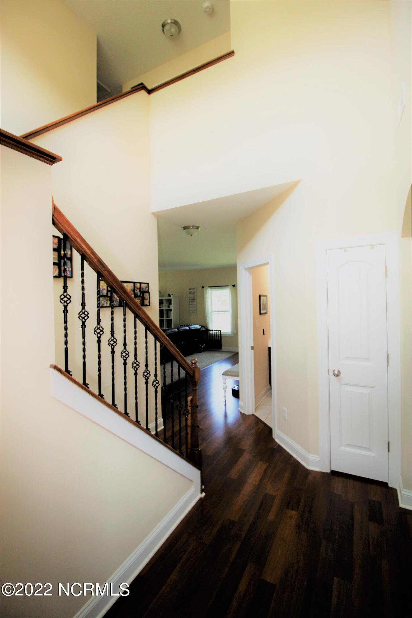 318 Catamaran Road Swansboro, NC 28584 - Photo 3 of 42 IMG_2633 (3)