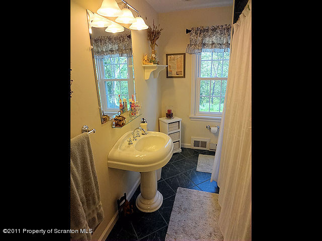 193 Northup Road Clarks Summit, PA 18411 - Photo 15 of 24 Gallery Image 15