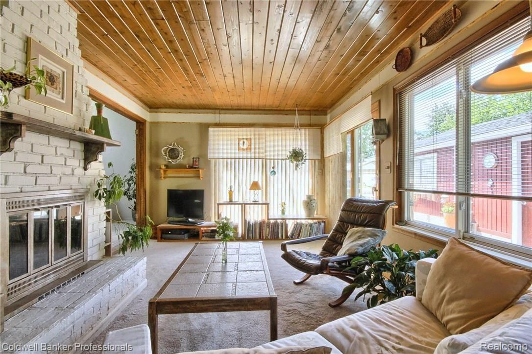 43442 Hanford Road Canton, MI 48187 - Photo 12 of 27 Gorgeous Family Room with Natural Fireplace