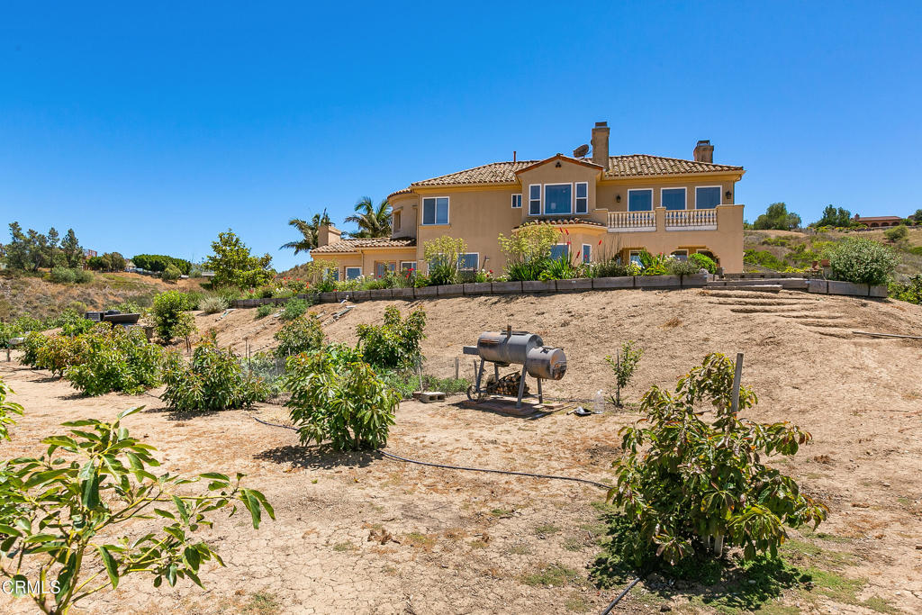 12127 Presilla Road Camarillo, CA 93012 - Photo 16 of 69